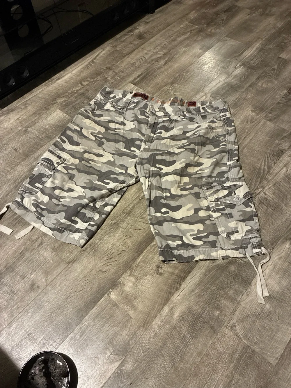 Rock Revival Arctic Camo Gray Cargo Shorts SZ 42 Vintage Pre Owned Used Rare